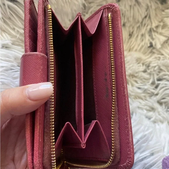 Prada Red Wallet - Picture 5 of 5